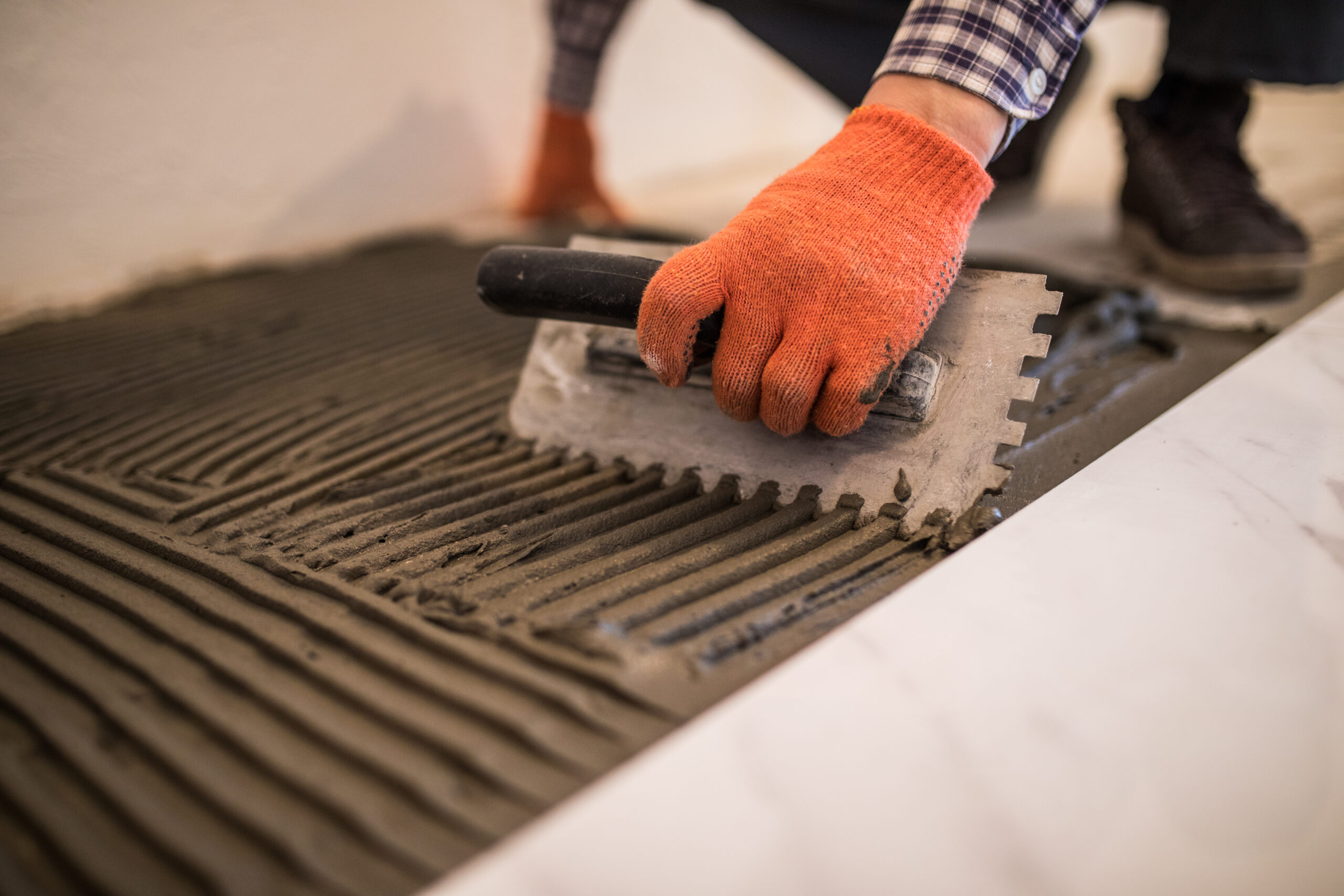 ukladanie plytek ceramicznych